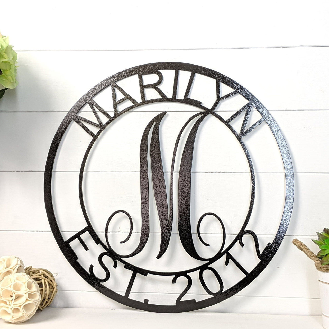 ROUND SCROLL MONOGRAM Family Name